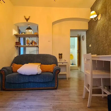 Apartment Town Square *